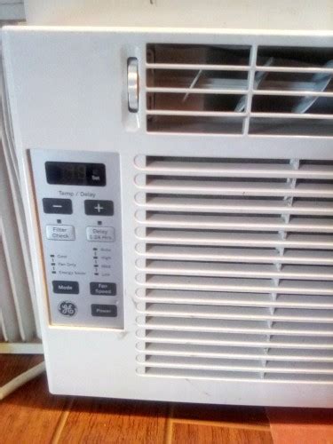 For Sale Ge Window Air Conditioner 5000 Btu With Remote Con Red
