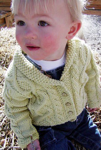 Designed by elizabeth smith, little coffee bean is a fun striped cardigan knitting pattern for baby. KNIT PATTERN BABY CARDIGAN - FREE PATTERNS