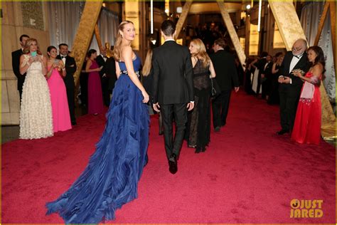 Photo Brie Larson Thanks Boyfriend Alex Greenwald At Oscars