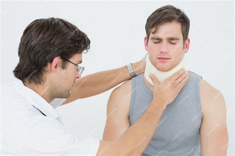 Premium Photo Male Doctor Examining A Patients Neck