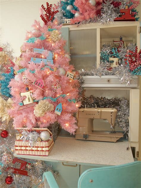 How to Decorate a Sewing Themed Christmas Tree