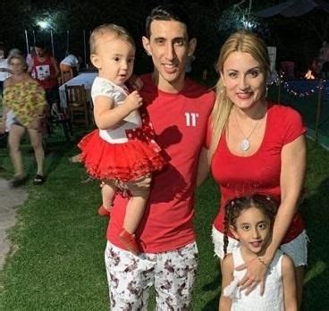 Entraron en su casa a unos ladrones, pero saltó la alarma y huyeron, según. Los futbolistas festejaron la Navidad en familia y lo ...