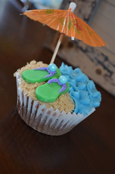 Cute Beach Themed Cupcakes Cupcake Cakes Beach Theme Cupcakes