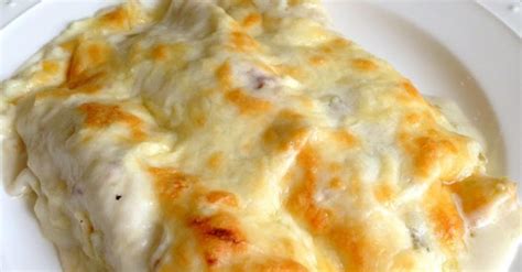Pour sour cream mixture over the enchiladas and top with cheese. CHICKEN ENCHILADAS WITH SOUR CREAM WHITE SAUCE - Skinny Recipes