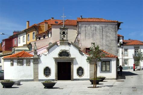 ¿qué restaurantes hay cerca de santuário de nossa senhora das candeias? Capela de Nossa Senhora das Candeias