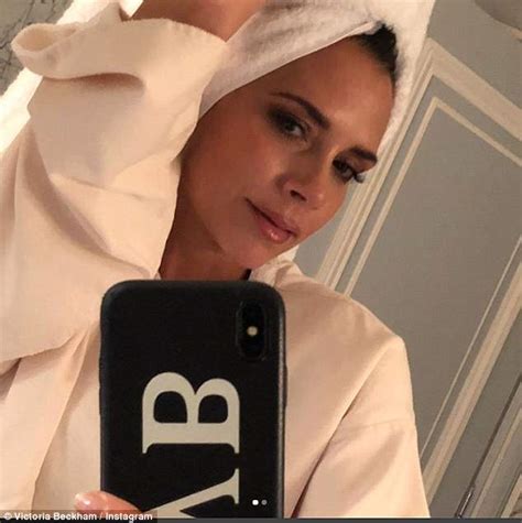 Victoria Beckham Shares Candid Snap From Her Bathroom Daily Mail Online