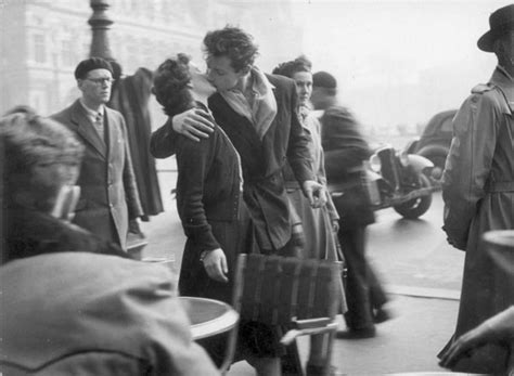 lover in robert doisneau s famous parisian kiss photo dies aged 93 euronews