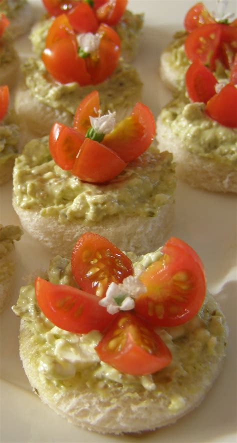Con algunos toques personales, puedes utilizarla incluso como una receta de navidad que es la época en la que solemos reunirnos con amigos y familiares para compartir la alegría de la época. RECETAS PARA TODAS: CANAPÉS