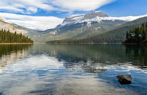 Vista Do Inverno Do Lago Esmeralda No Parque Nacional Yoho Colúmbia