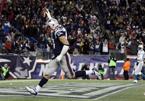 Rob Gronkowski Scores Touchdown In Return To New England Patriots