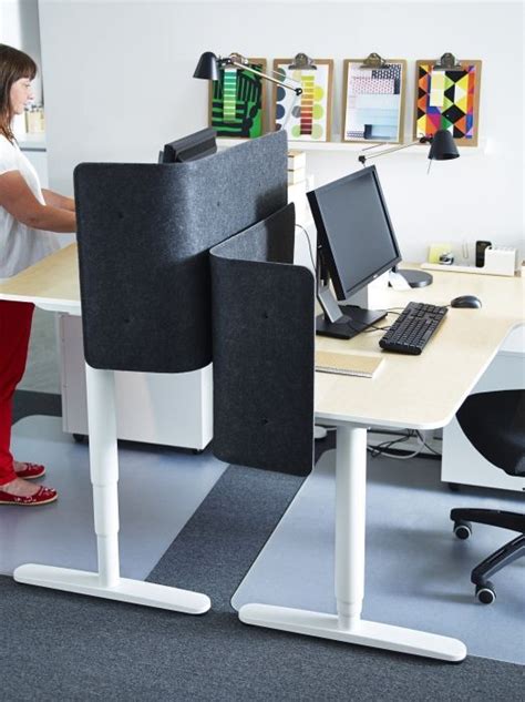 Ein höhenverstellbarer, ergonomischer schreibtisch ist der mittelpunkt im büro bzw. Ikea Ergonomische Schreibtisch | Office interior design ...