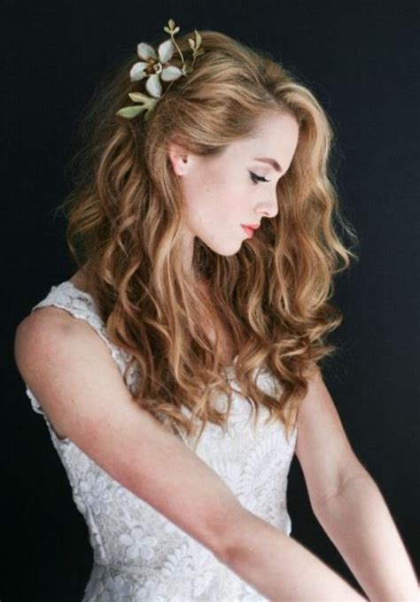 45 Charming Brides Wedding Hairstyles For Naturally Curly Hair