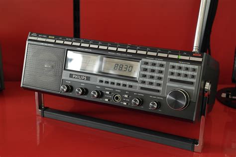 Second Hand Philips D2999 Shortwave Receiver with FM Radio