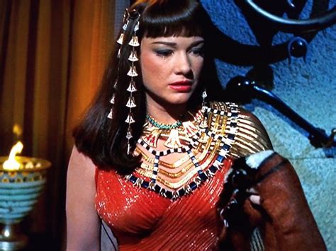 anne baxter costuming and makeup as nefretiri for the ten commandments movie