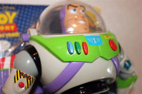 toy story deluxe electronic buzz lightyear talking action figure 1868185258