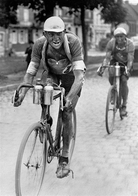 Ya ha llegado el espectáculo más grande de ciclismo en el mundo, ¡el tour de francia! Antonin Magne (1904-1983) French professional cyclist; won the Tour de France (1931, 1934 ...