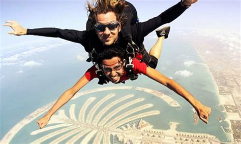 القفز بالمظلات في دبي سكاي دايف دبي دليل الإمارات