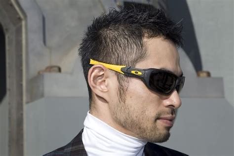 Why Oakleys Are Better Than Ray Bans Once And For All Roakley