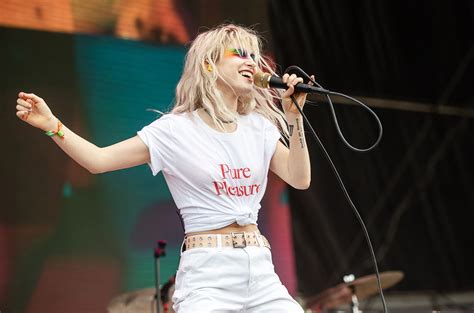 Paramores Hayley Williams Thanks Fans For Support Ahead Of New Song