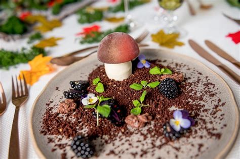 An amazing dinner party requires an efficient caterer. 5 reasons to use dinner party catering at home - Vanilla Bean