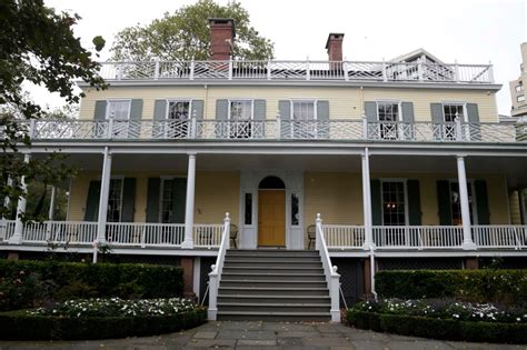 Gracie Mansion Could Remain Unoccupied Sell It