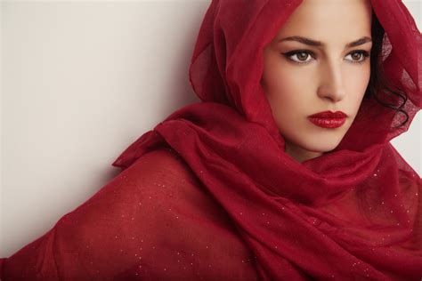 The Biggest Makeup And Halal Beauty Trends In The Middle East