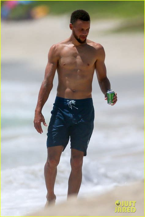 Shirtless Stephen Curry Hits The Beach With Wife Ayesha Photo 3918197