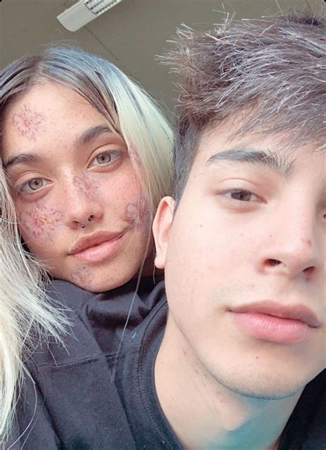 Rusherking cuando suena el tema, nena, pégate tenía mil pretendiente' y yo. pinterest: kaataw_x 🥀 en 2020 | Becerro, Fotos de maria ...