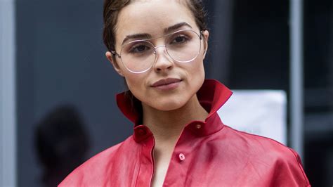 Makeup Tips For Glasses Wearers Glamour Uk