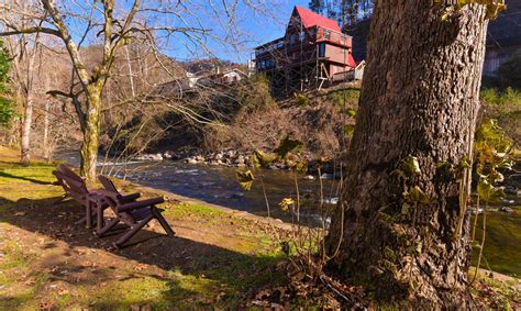 Kick back and relax as the river's gentle flow whisks you off into a comfortable afternoon nap. Gatlinburg Cabin Rentals - On The River