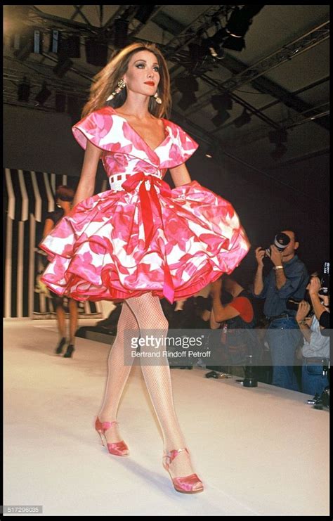 If you have good quality pics of carla bruni, you can add them to forum. Carla Bruni - Valentino ready to wear fashion show spring ...