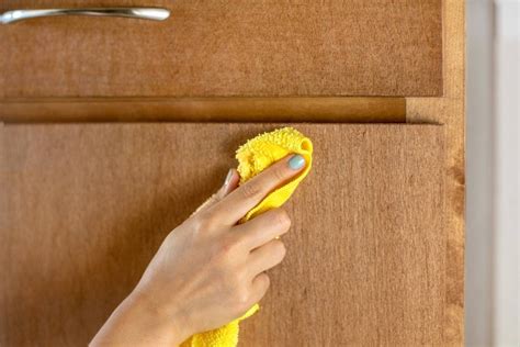 The best kitchen cabinet cleaner deals with oil, grease, grime, and dust effectively, without damaging your cabinets or affecting the paint. How To Clean Wood Kitchen Cabinets (and the Best Cleaner for the Job) | Cleaning wood, Wood ...