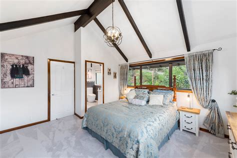 Luxury Lakeside Living - Sell Direct Real Estate