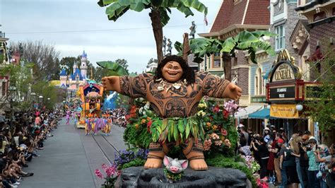 Magic Happens Parade Set For Disneyland Return