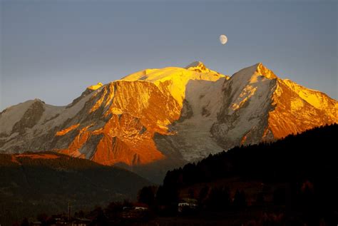 15 Inspiring Photos Of Mont Blanc Viewed From Afar French Moments