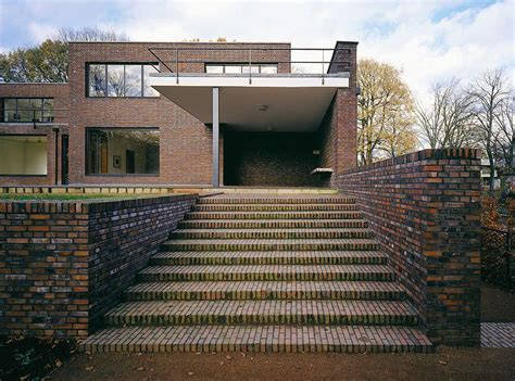 Haus lange and haus esters are residential houses designed by ludwig mies van der rohe in krefeld, germany. Ludwig Mies van der Rohe (1886-1969) | Haus Lange & Haus ...