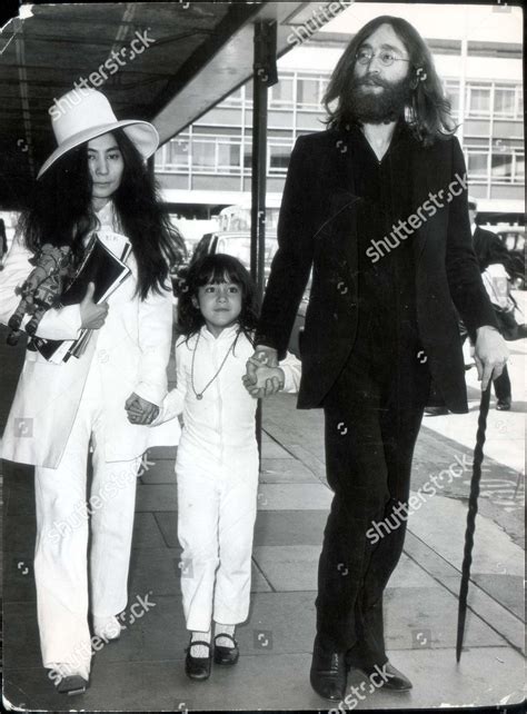 John Lennon Pictured His Wife Yoko Ono Photos éditoriales Libres De