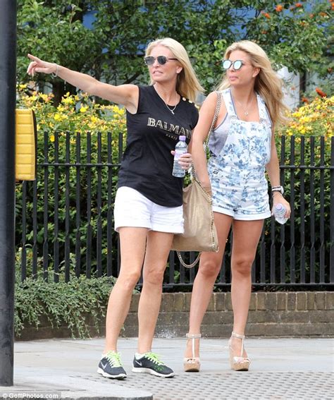 love island s zara holland catches up with her mum cheryl hakeney in london daily mail online