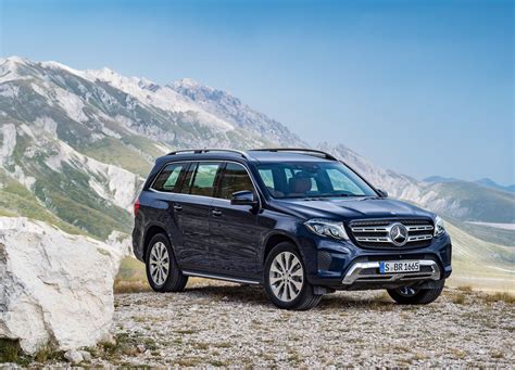 It is maybach's first luxury suv to go on sale in global markets and gets a. Car & Driver's 10 Best Trucks & SUVs Of The Year | Carscoops