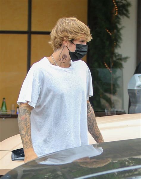 Beliebers Are Going Crazy For Justins Long Hair Justin Bieber Long