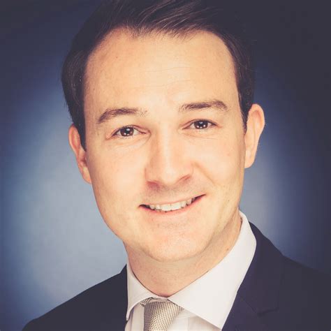Mit einer zukunftsweisenden trendexpertise und einem umfangreichen strategischen asset. Julian Seher - Real Estate Manager - MOMENI Real Estate ...