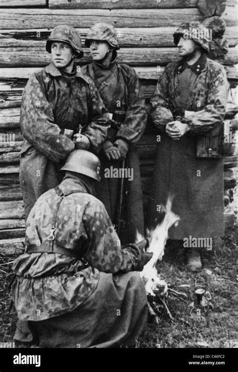 Second World War German Waffen Ss In Action Stock Photo Alamy