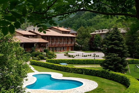 Encuentra la casa rural en camprodon (girona) ideal para tu escapada. Hotel rural con encanto en los Pirineos | Hotel La Coma ...