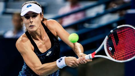 Jun 25, 2021 · die tschechische tennisspielerin siegte am freitag 6:2, 6:4 gegen die spanierin sara sorribes tormo und zog als erste ins finale ein. Alizé Cornet: Tennisspielerin zieht Shirt auf dem Platz ...