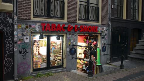 Cannabis (of wiet, van het engelse weed = 'onkruid') is de latijnse benaming voor hennep cannabis komt als drug voor in twee vormen, 'wiet' en 'hasjiesj'. Coffee Shop and the Marijuana industry on a Street of Amsterdam Stock Video Footage - Storyblocks