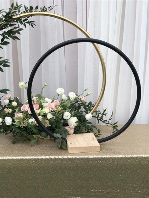 Find bulk wedding flowers to complete your wedding theme while staying within your budget. 30 inc Floral hoop Tabletop Gold Ring Stand -- For Flower ...