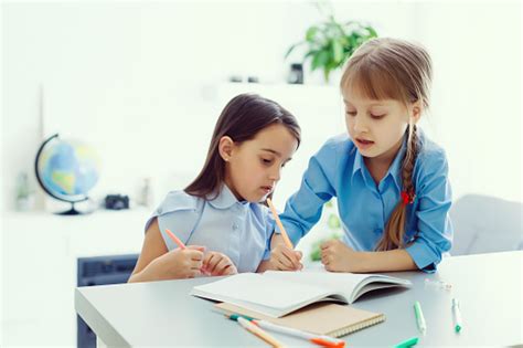 Belajar Dari Rumah Konsep Anak Sekolah Di Rumah Anakanak Kecil Belajar