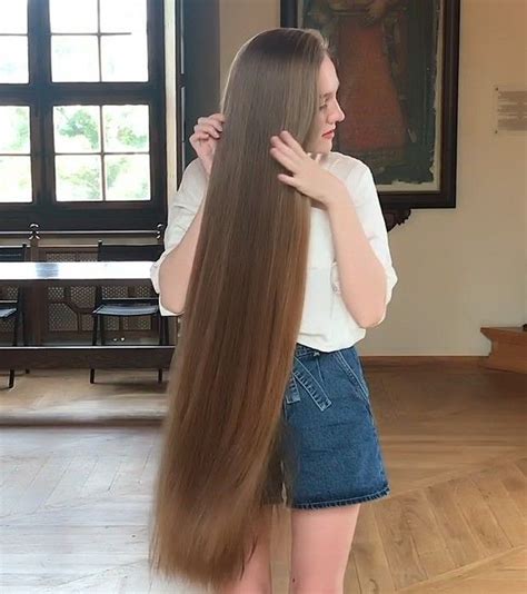 Video Rapunzel In The Museum Long Hair Styles Long Hair Video