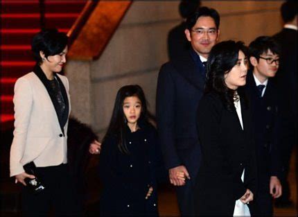 Jun 06, 2021 · 더불어민주당 송영길 대표는 6일 이재용 삼성전자 부회장에 대한 사면 문제와 관련, 꼭 사면으로 한정될 것이 아니고 가석방으로도 풀 수 있다고 말했다. 삼성 이재용 딸, 아들 : 네이버 블로그