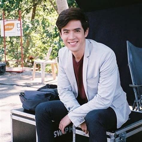 ธนภัทร กาวิละ ชื่อเล่น ฟิล์ม เป็นนักร้องและนักแสดงชายชาวไทย เข้าวงการจากโครงการ รักฝุ่นตลบ casting project 2 เพื่อค้นหานักแสดงหน้าใหม่ที่จะเซ็นสัญญา. ฟิล์ม - ธนภัทร กาวิละ "สามีแห่งชาติ"ร่วมหารายได้มอบให้ ...